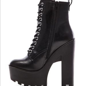 Steve Madden boots